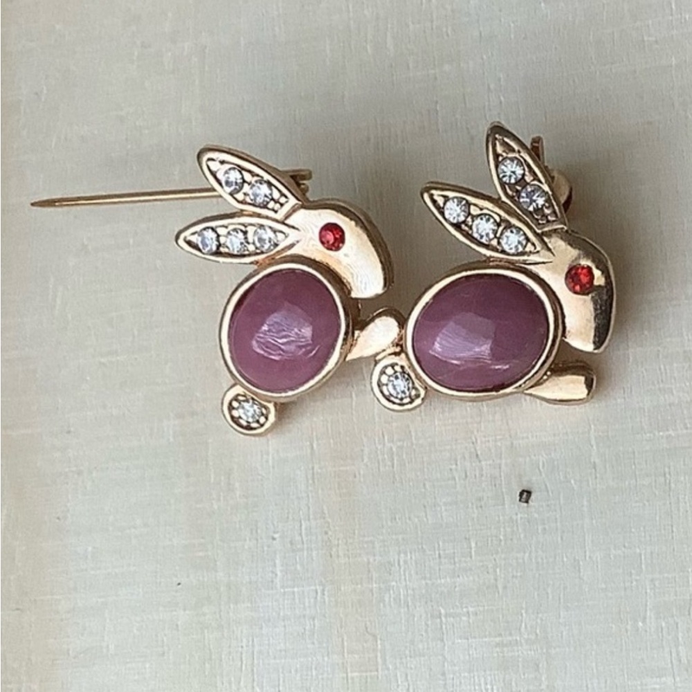 new vintage Genuine Rhodonite Bunny Rabbit brooch pin